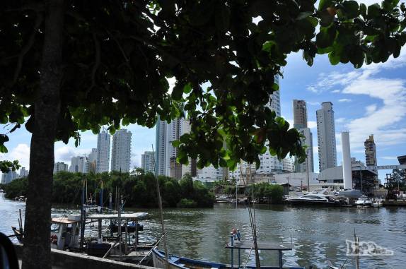 Vino do sul, chegando ao centro de Balneário Camboriú, litoral de Santa Catarina